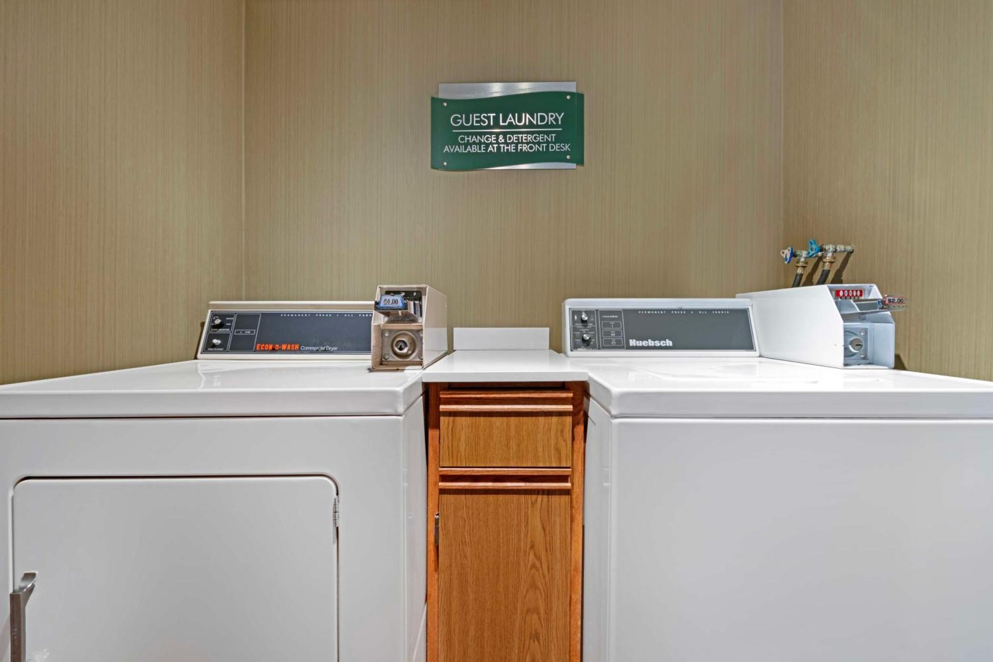 Best Western Plus Emerald Isle Hotel Сидни Екстериор снимка
