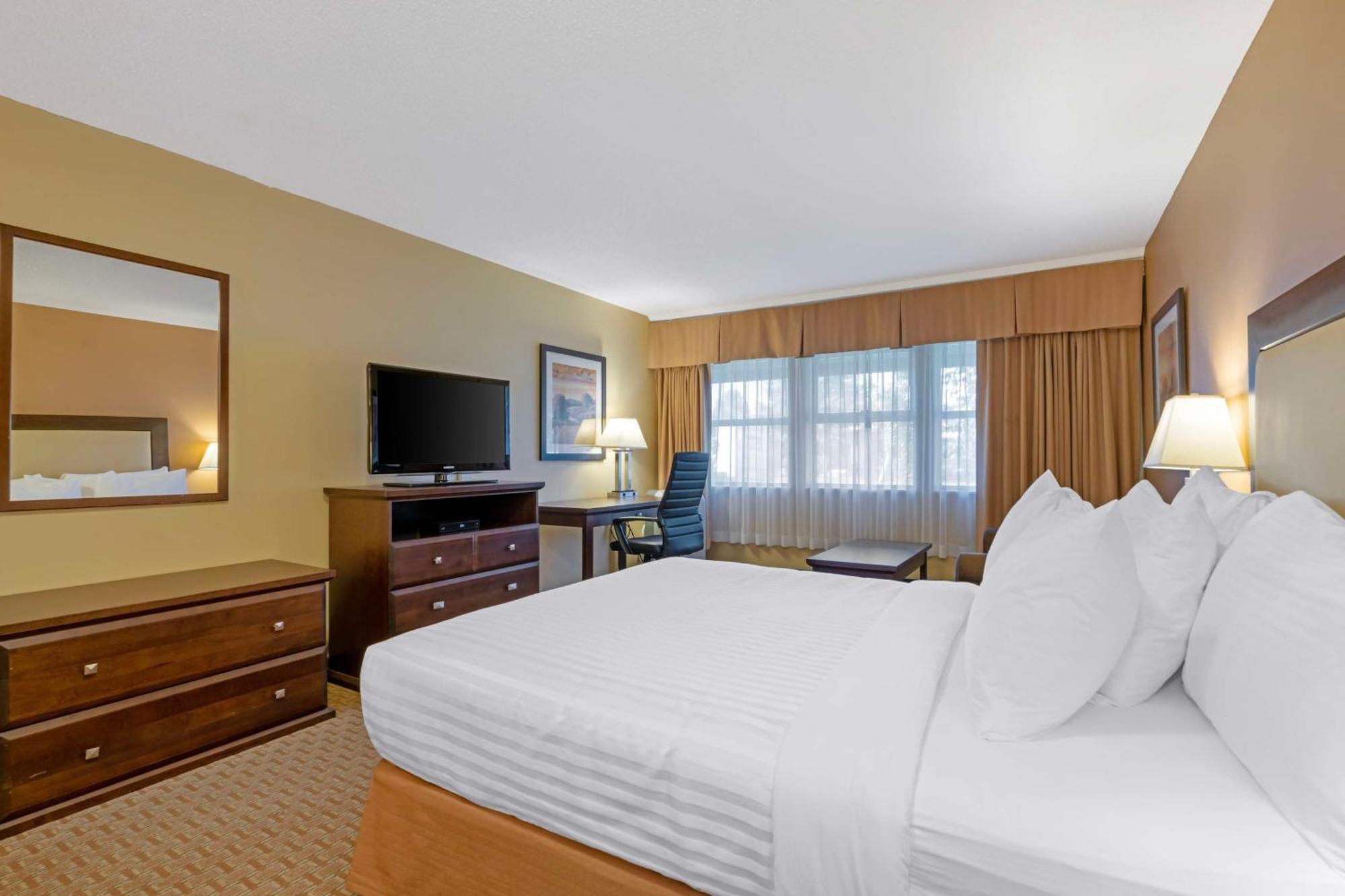 Best Western Plus Emerald Isle Hotel Сидни Екстериор снимка