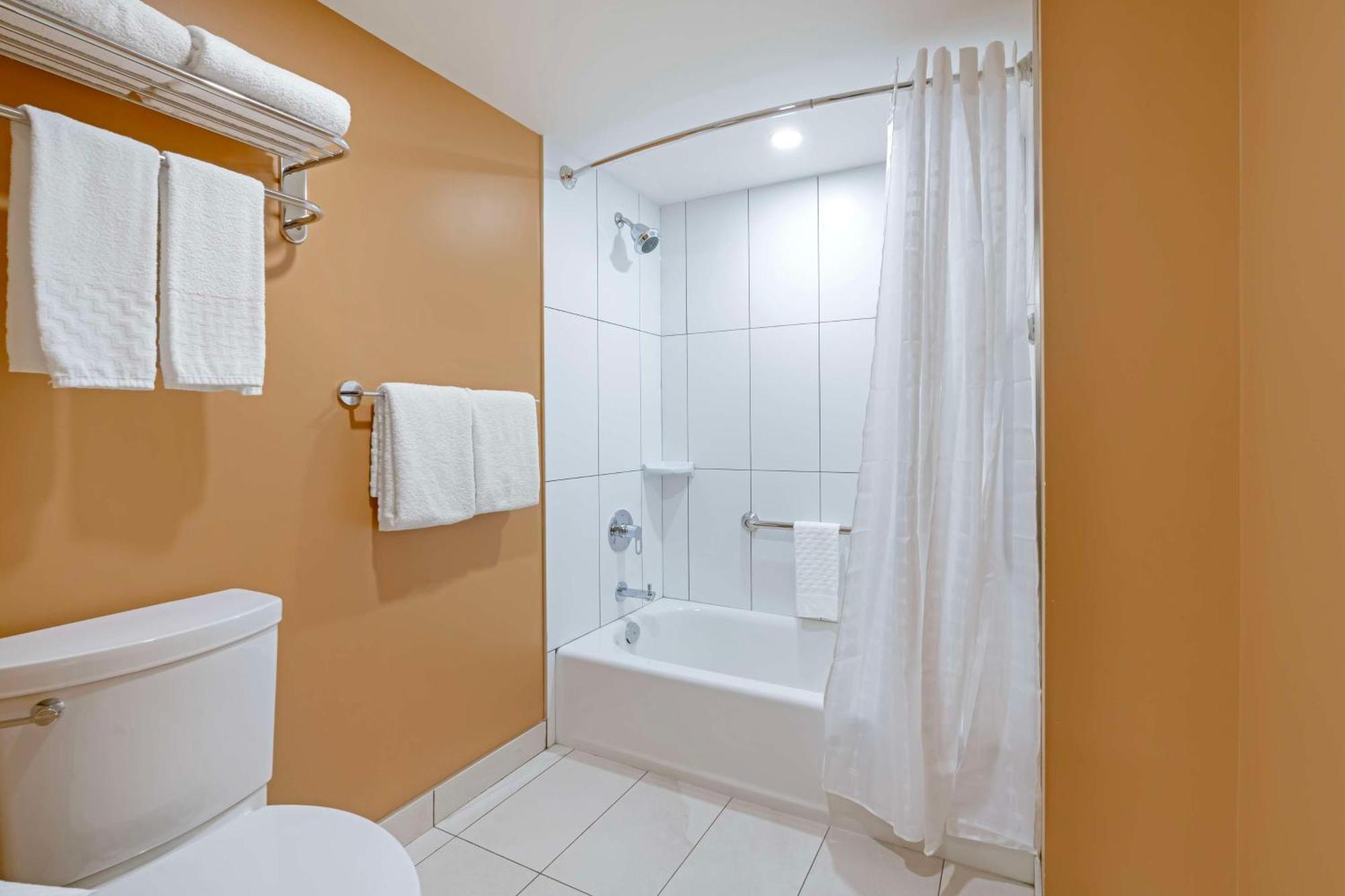 Best Western Plus Emerald Isle Hotel Сидни Екстериор снимка
